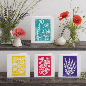 Cartes imprimées à la main avec des motifs floraux
